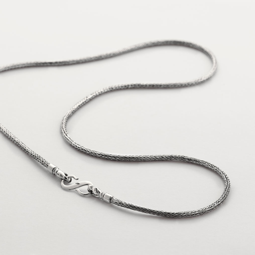 Thin wolf head chain necklace