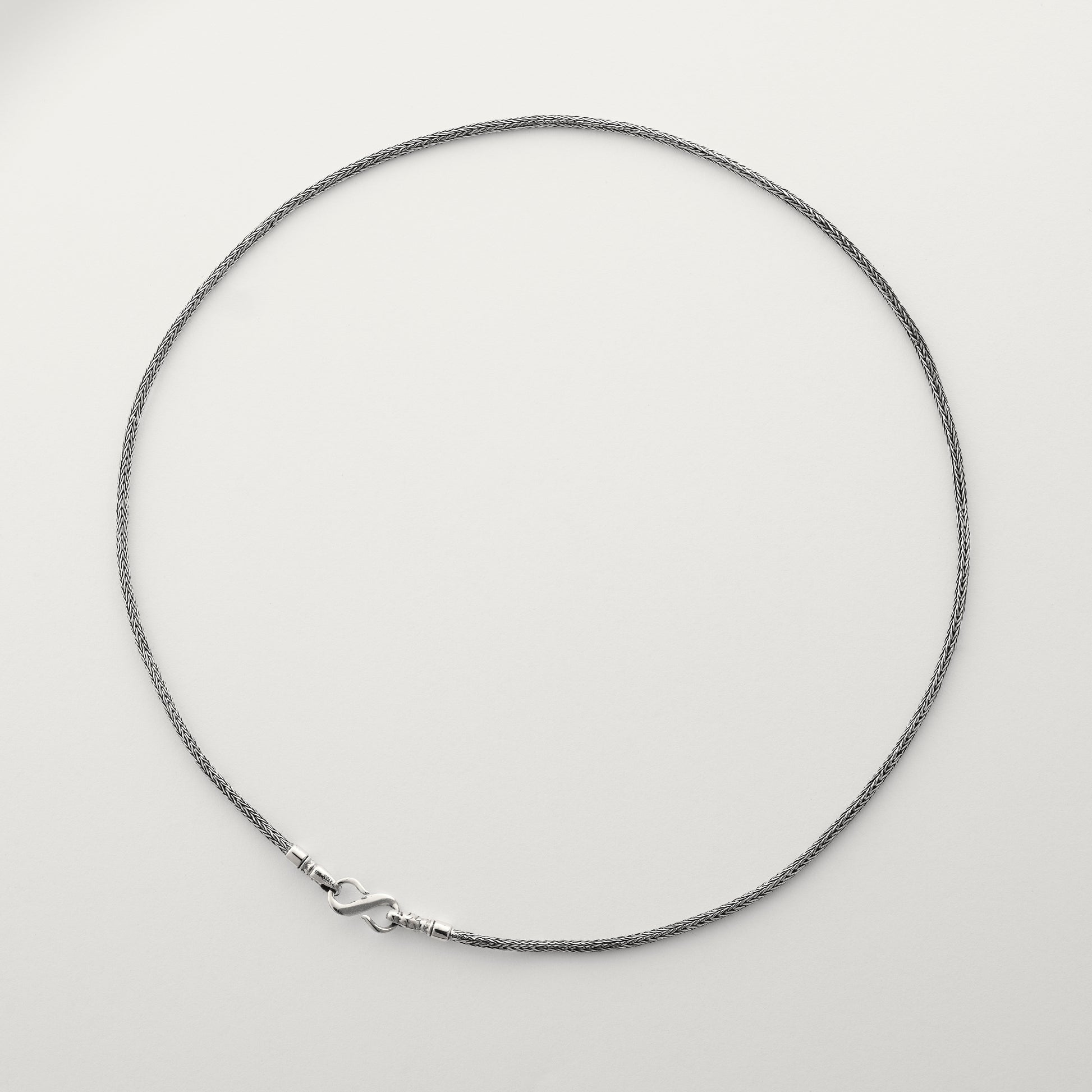 Thin wolf head chain necklace